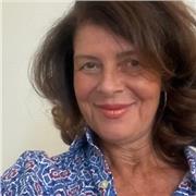 Professeur de français langue étrangère donne cours tous niveaux.